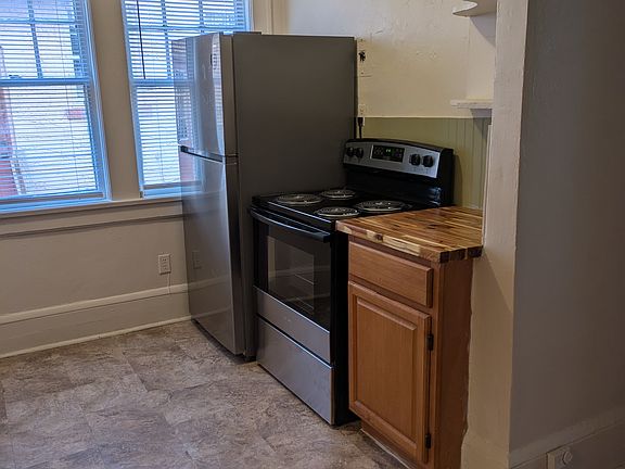 4th image of 2842 Park St #1