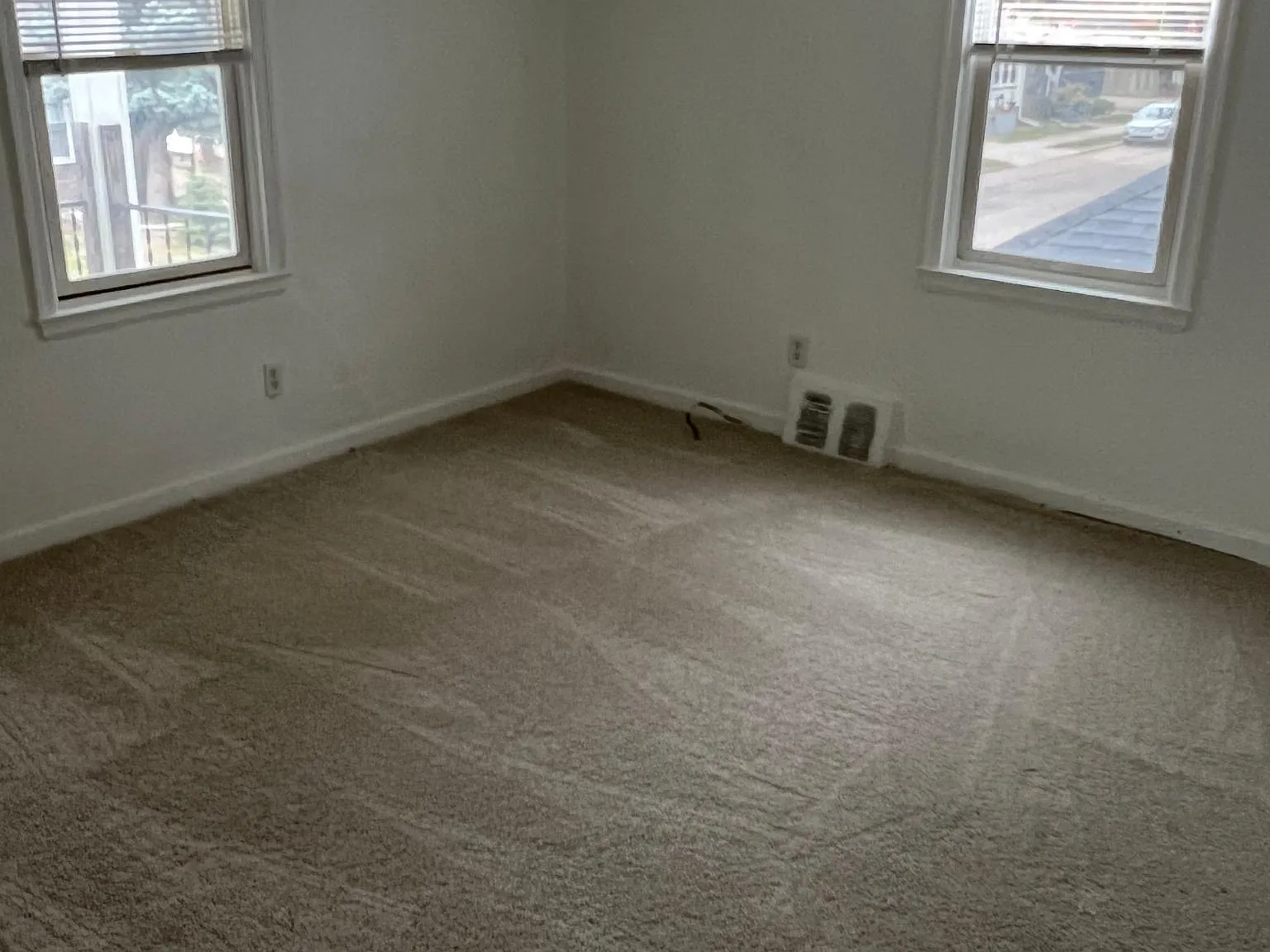 558 Park Ave — Photo 2