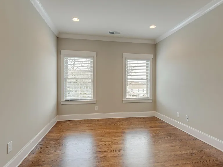 Large sunny upstairs flex space