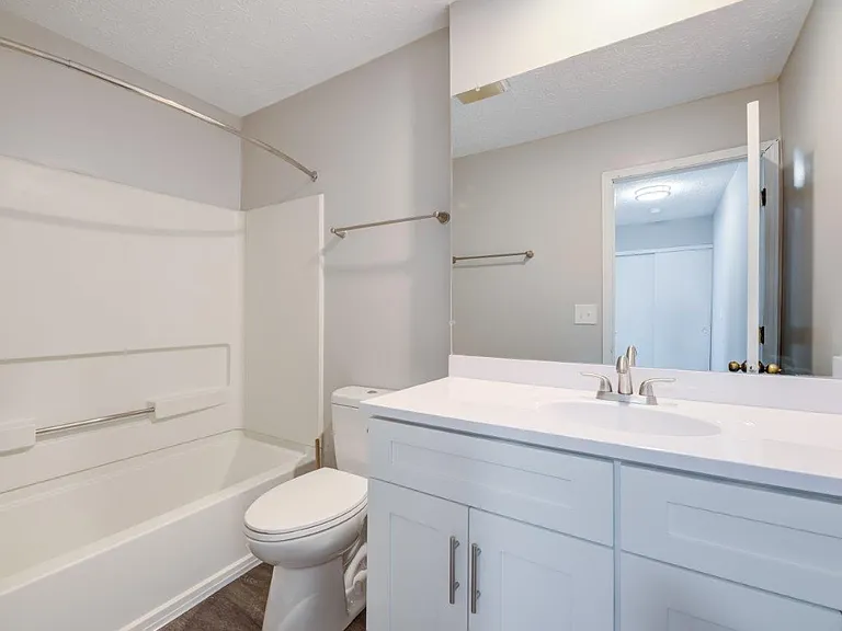 Wexford Lakes Apartments and Townhomes — Photo 7