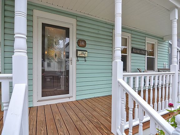 4th image of 18 Pleasant St