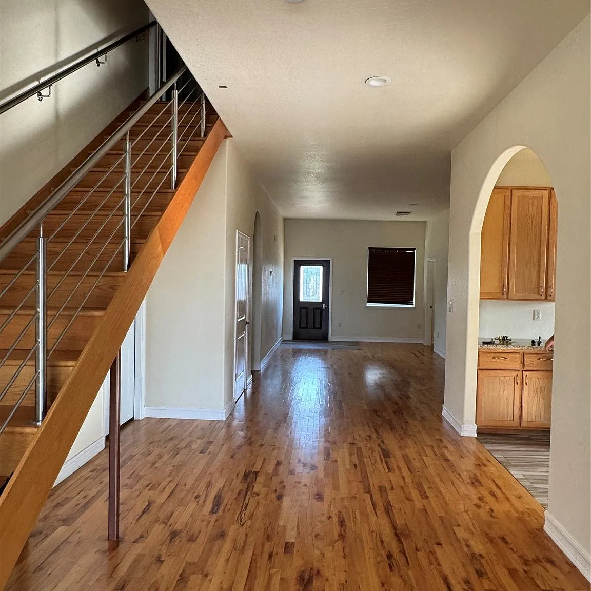 5 bed, 4.5 bath, 3500 sqft, $2,500 — Photo 3