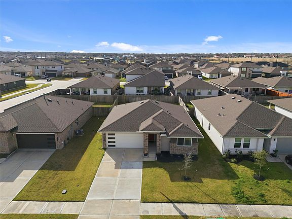 3rd image of 7726 Golden Rubia Ln
