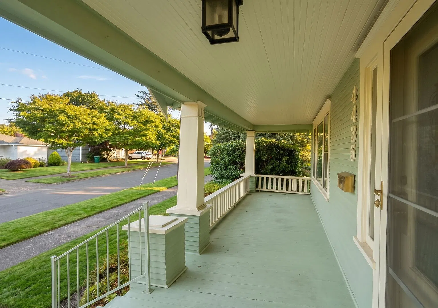 **Half Off the First Full Month of Rent Gorgeous Craftsman-Style 5 Bedroom Home Located in the So... — Photo 4