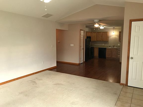 5th image of 410 Jillian Dr