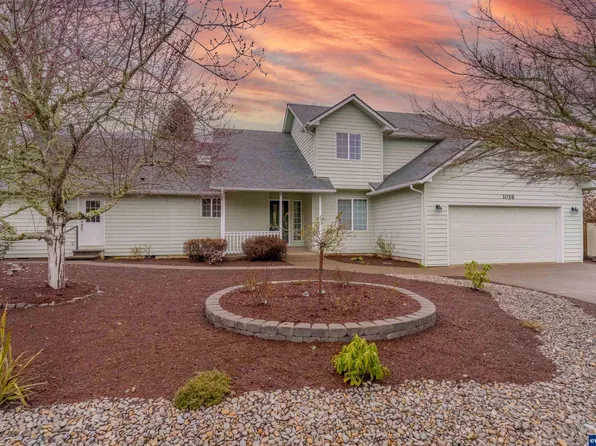 1058 SE Barberry Ave, Dallas, OR 97338