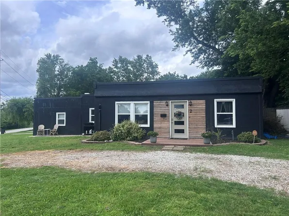 2 NE Vine St, Lees Summit, MO 64063