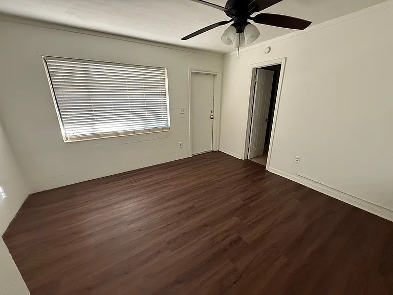 216 Orangeview Ln — Photo 4