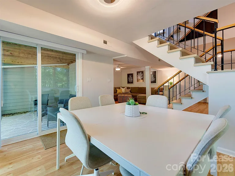 9006 Saint Thomas Ln — Photo 33