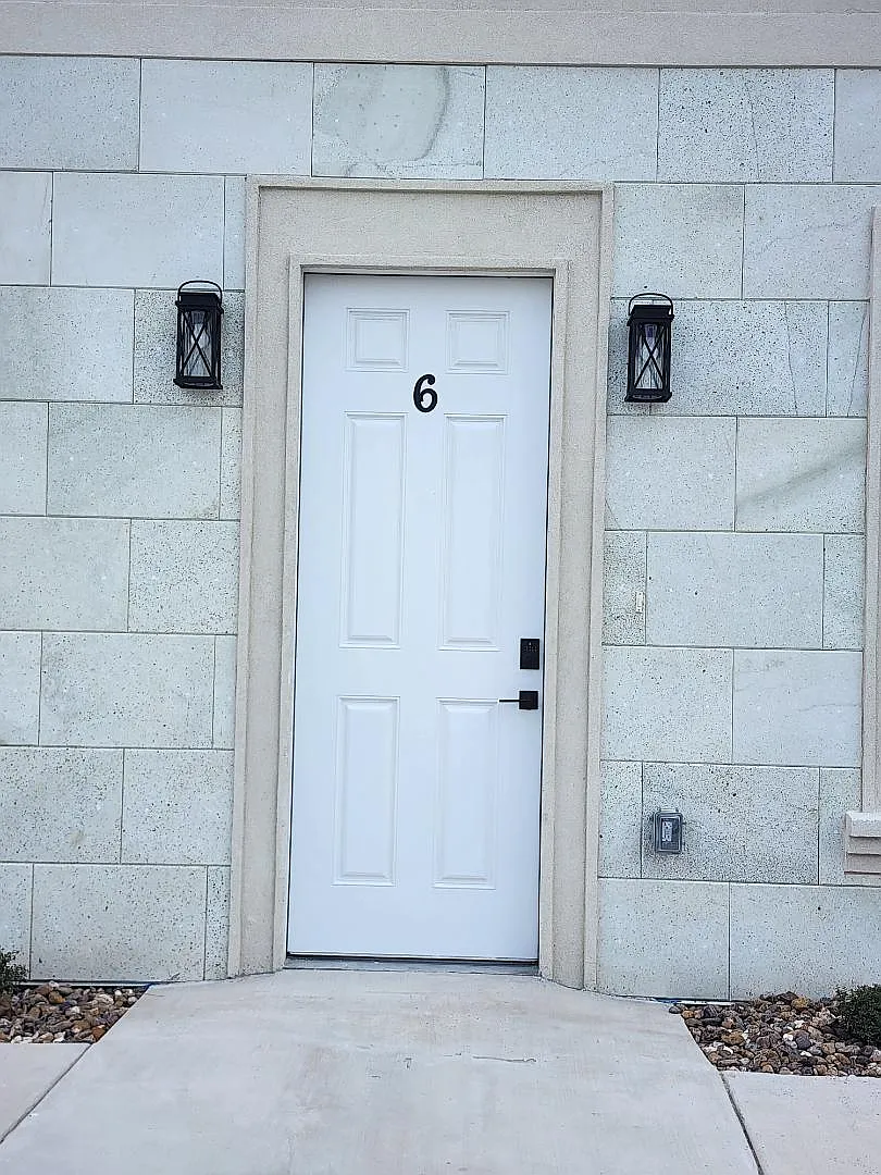 3229 E Grimes - Unit 6 — Photo 1