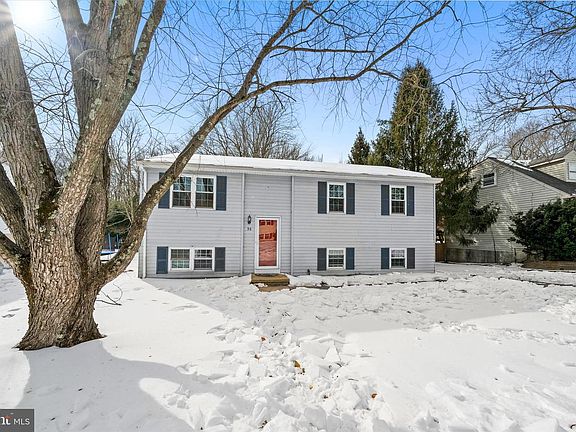 4th image of 30 Julie Ln
