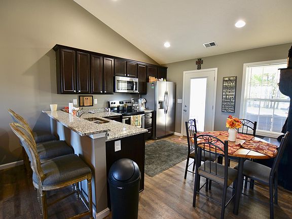 3rd image of 72 Prospect Ln #101