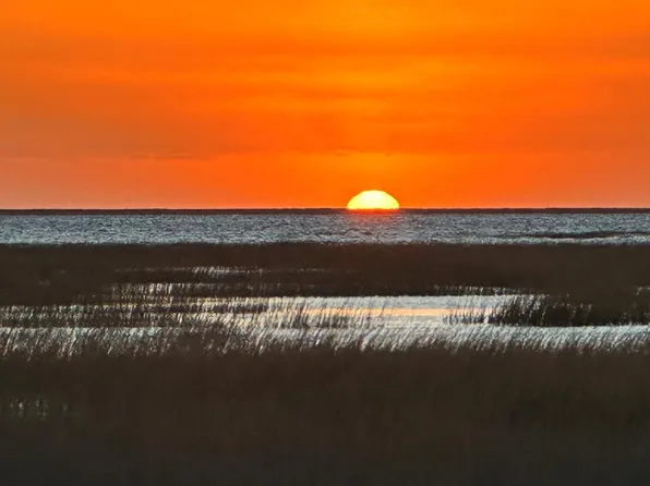 71 Atlantic Ave, Cape Charles, VA 23310