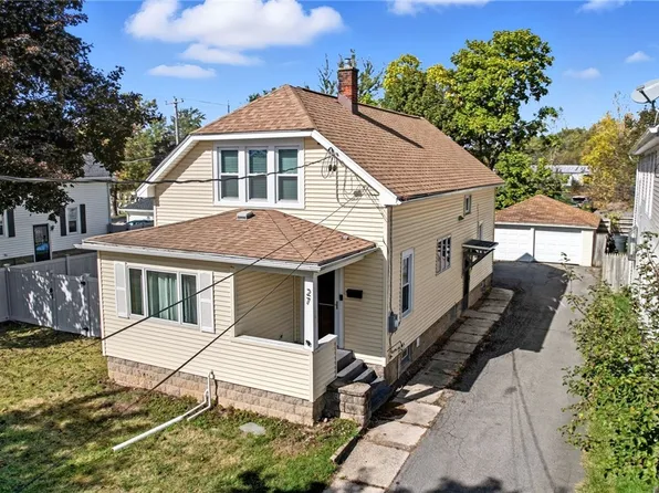 27 Saint Joseph St, Lancaster, NY 14086