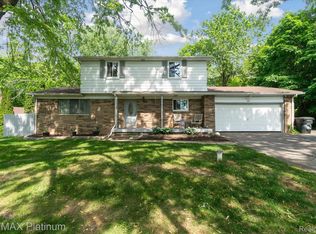 7353 Green Valley Dr, Grand Blanc, MI 48439