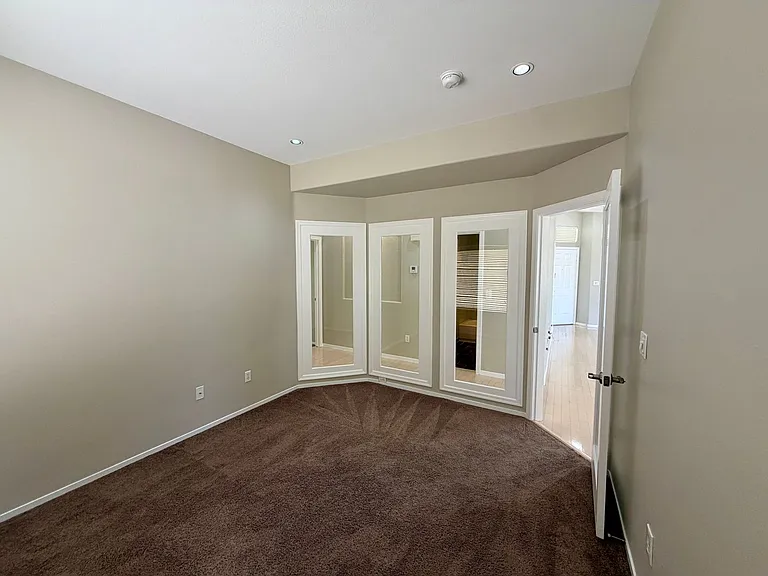 276 Heatherstone St — Photo 19