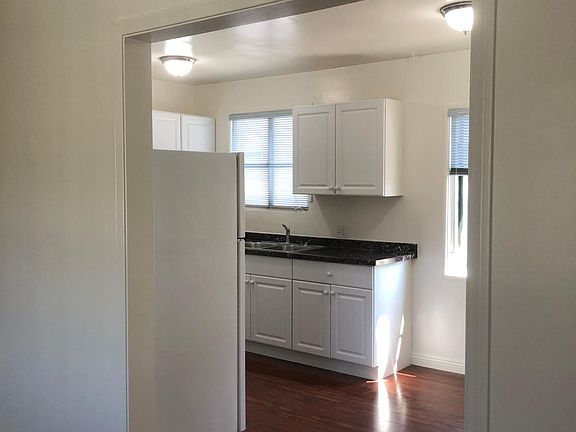 5th image of 4712 Elmwood Ave APT 9