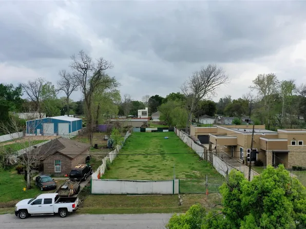 869 Wall St, Houston, TX 77088