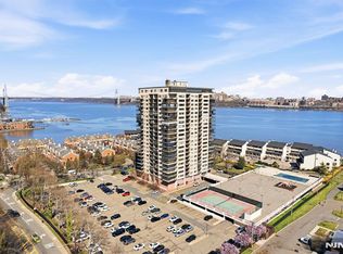 1203 River Rd APT 1H, Edgewater, NJ 07020
