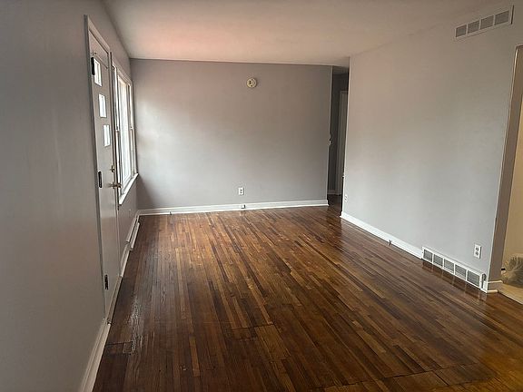 2nd image of 330 Myra Pl