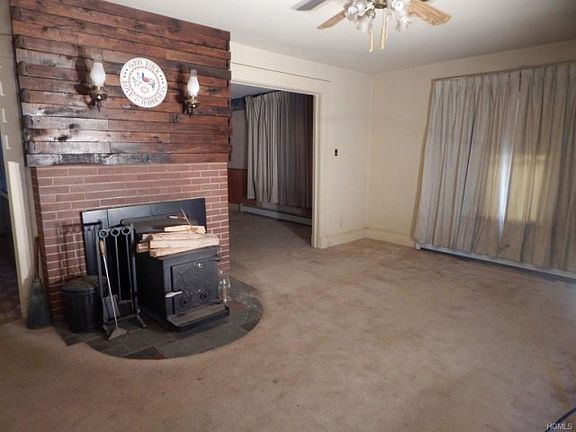 2nd image of 15 Robbie Ln