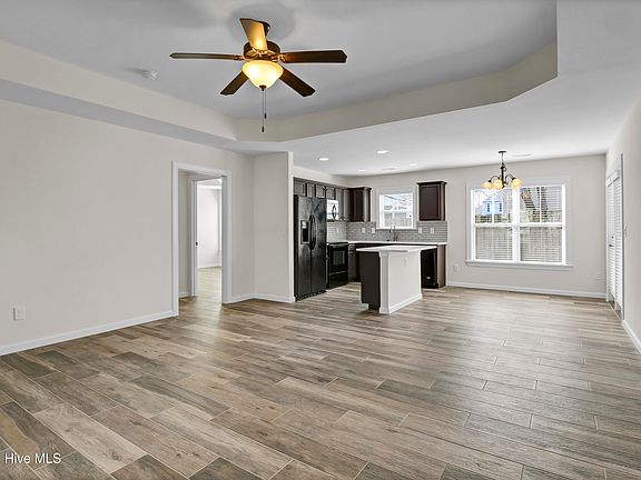 4th image of 1265 Dunlop Dr NE