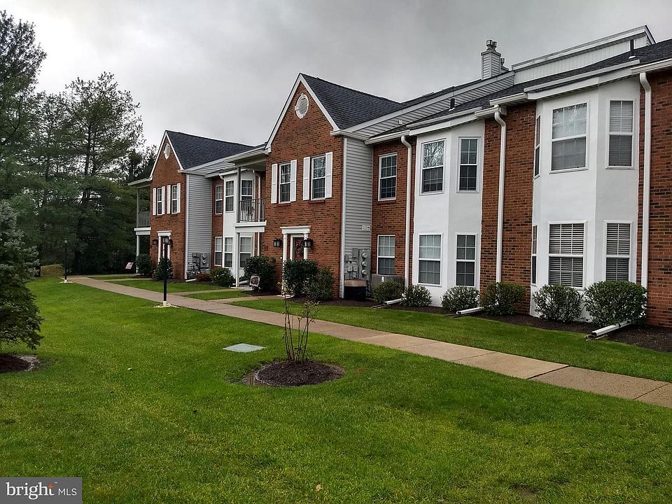1st image of 216 Fountain Farm Ln