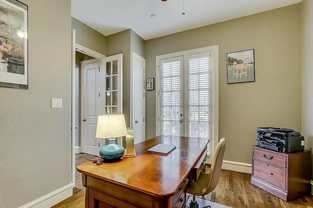 3 bed, 2.5 bath, 2541 sqft, $4,300 — Photo 3
