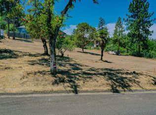 611 Beach St #B, Ashland, OR