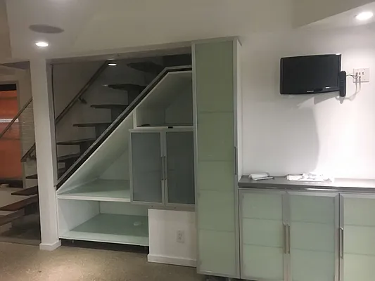 Rented by Hugawall Realty | media 14