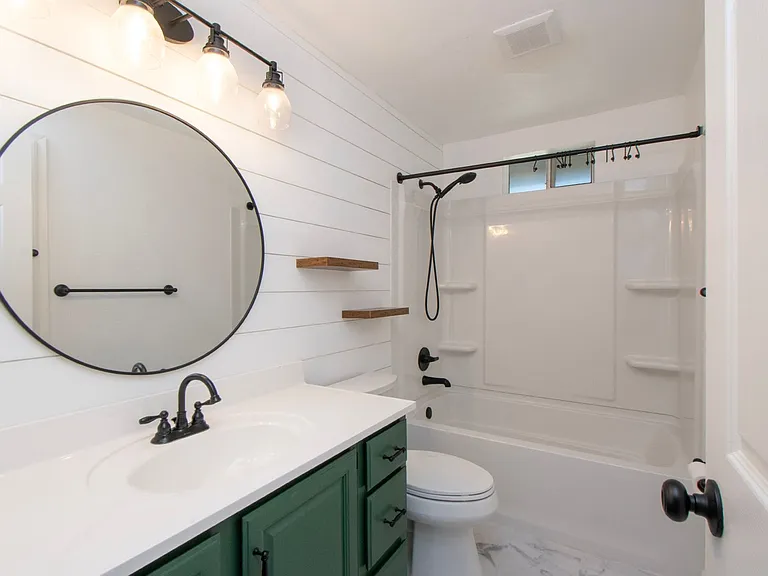 100 W Robert Pl — Photo 23