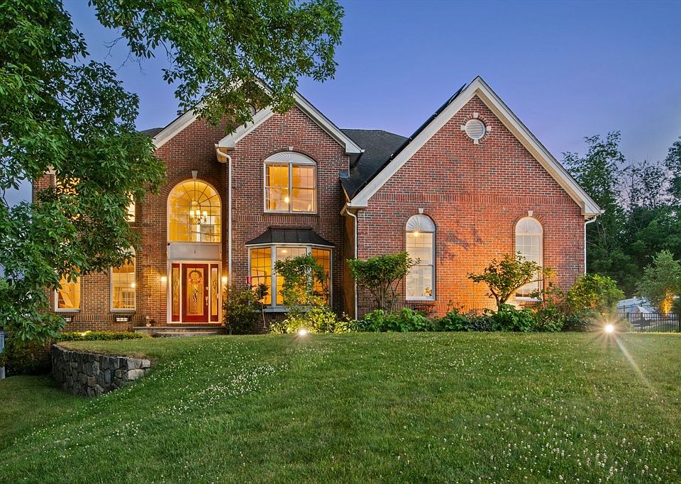 1st image of 1 Valley View Dr