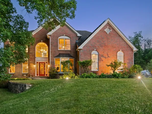 1 Valley View Dr, North Grafton, MA 01536