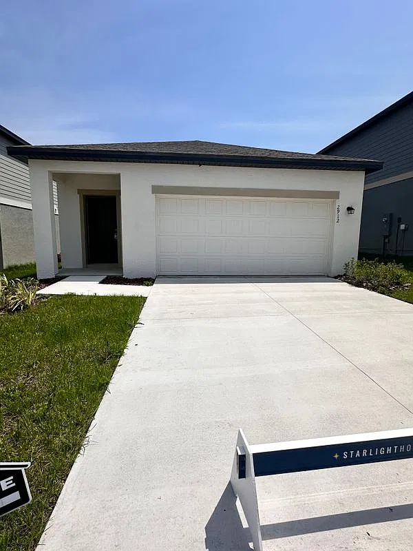 3 bed, 2.0 bath, 1401 sqft, $2,000 — Photo 1