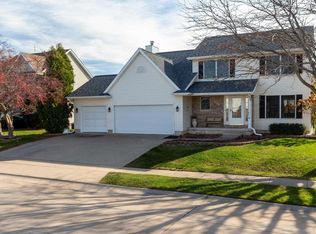 3831 Raleigh Ave, Bettendorf, IA 52722