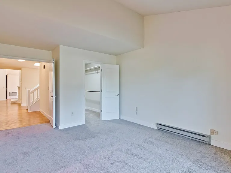 2040 W Middlefield Rd #2 — Photo 15