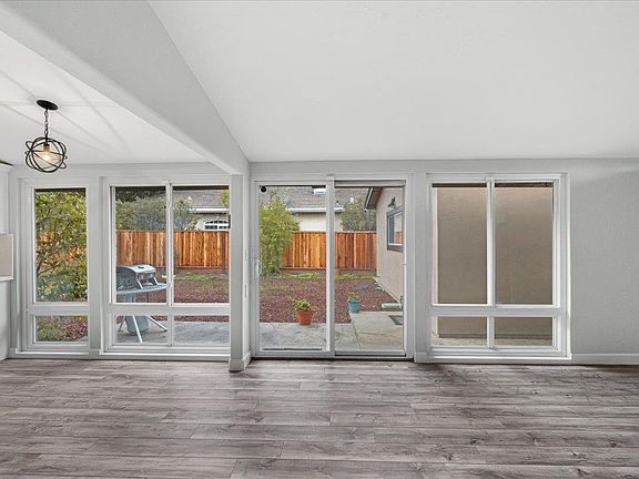 5th image of 13481 Ward Way