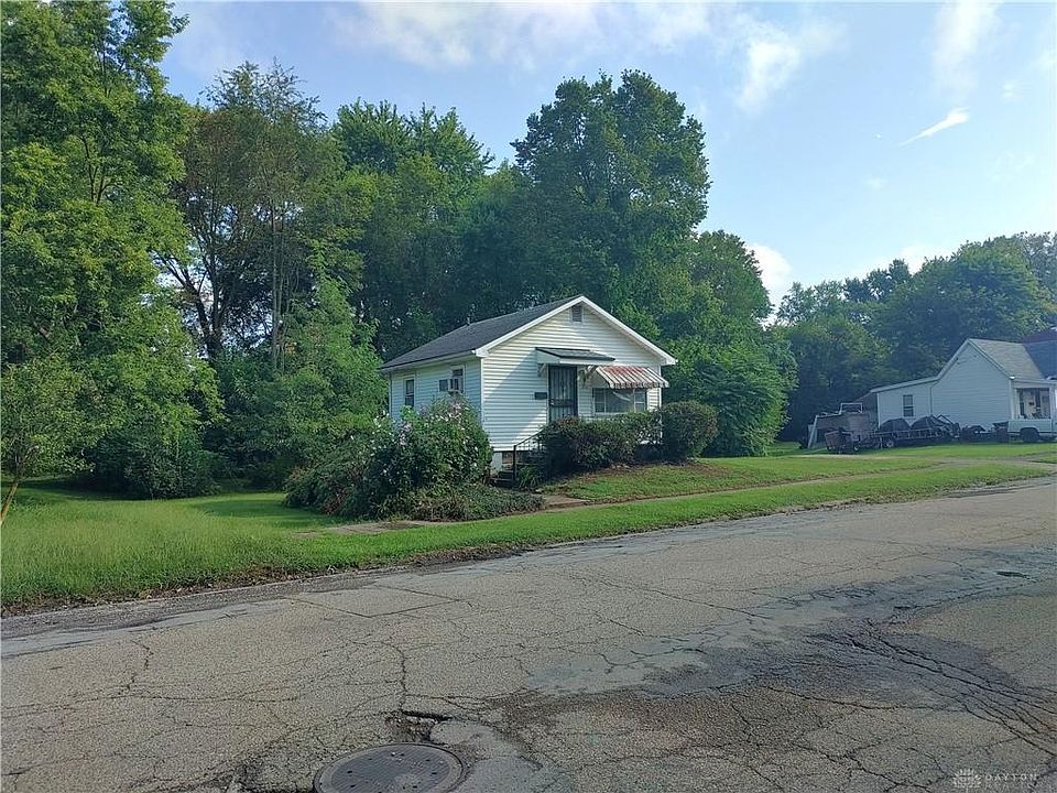 2nd image of 550 E 2nd St