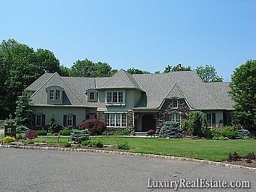 2nd image of 320 Sweetbriar Ct