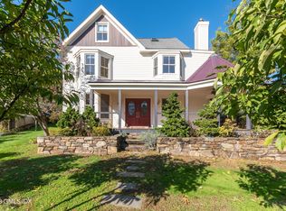 2 Marks Rd, Riverside, CT 06878