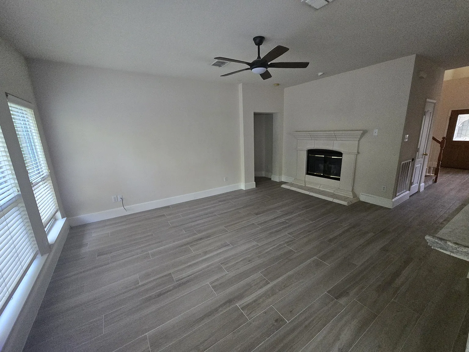 4 bed, 2.5 bath, 2386 sqft, $2,300 — Photo 4