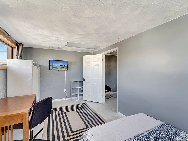 22001 Felton Ave #1 — Photo 9