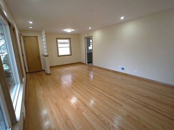 4th image of 7816 Kostner Ave