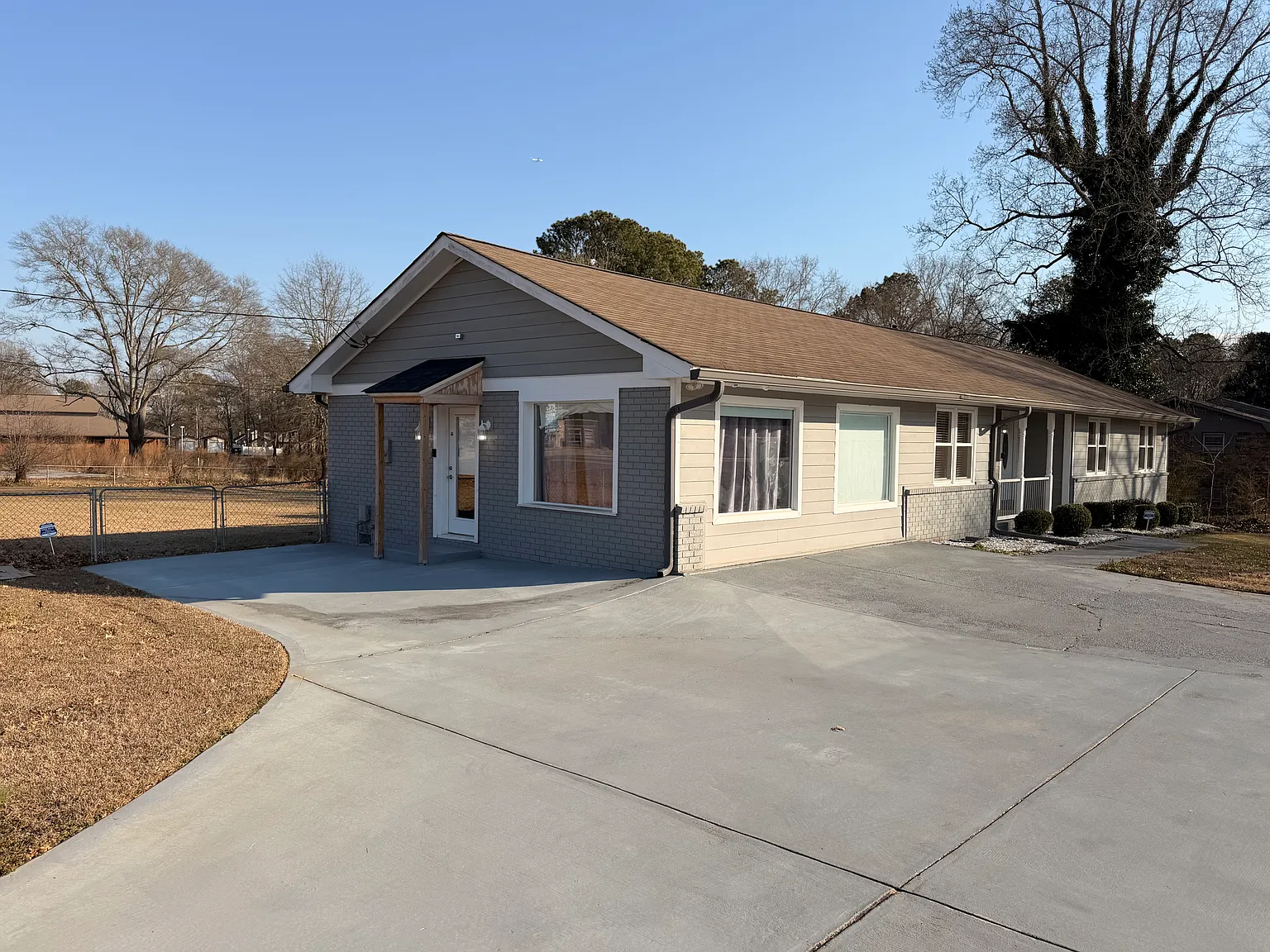 3 bed, 2000 sqft, $4,000 — Photo 2