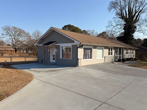 2nd image of 3027 S Elizabeth Dr