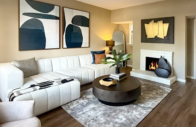 Woodlake Oaks Apartments — Photo 1