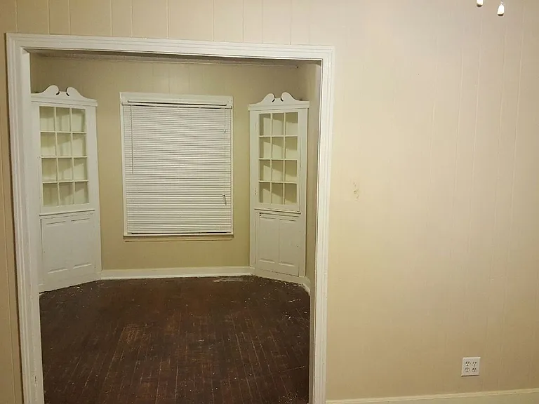 2501 Proctor Ave — Photo 6