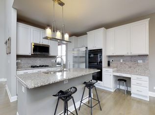 2801 Glenarye Dr, Lindenhurst, IL 60046