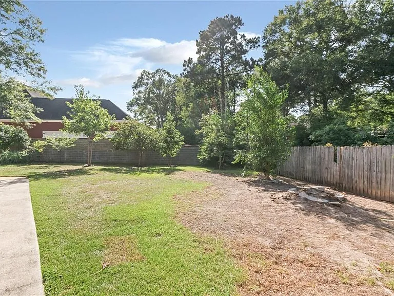 7490 Quency Dr — Photo 45