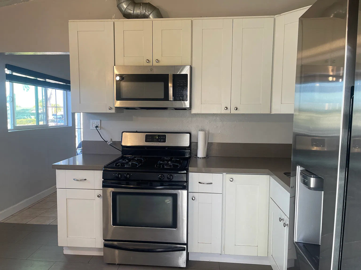 2 bed, 730 sqft, $2,400 — Photo 1